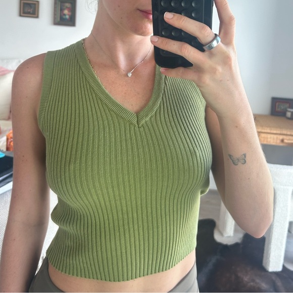 Olive Green Sweater Vest (cropped) - Picture 2 of 2